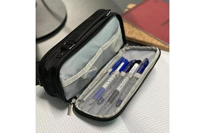 Etui szkolne - czarna piórnik z uchwytem