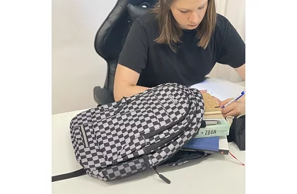 Plecak o pojemności 22 litrów – szachownica