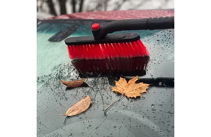 Zsuwana skrobaczka do okien z szczotką do śniegu