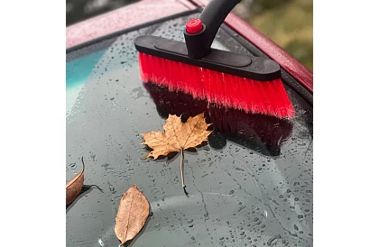 Zsuwana skrobaczka do okien z szczotką do śniegu