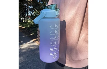 Duża motywacyjna butelka na wodę 2000 ml