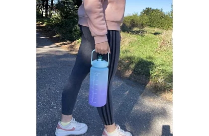 Duża motywacyjna butelka na wodę 2000 ml