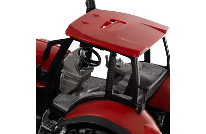 Duży traktor z przyczepą