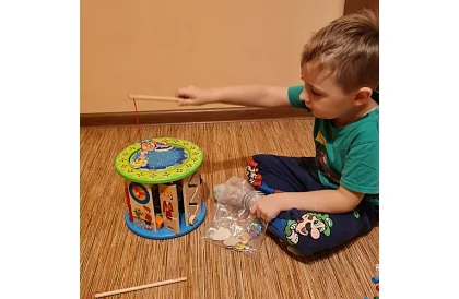 Drewniana zabawka edukacyjna - wiele funkcji i gier