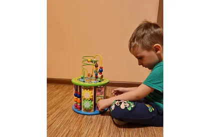 Drewniana zabawka edukacyjna - wiele funkcji i gier