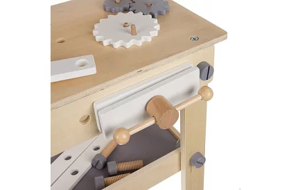 Stół roboczy z drewna z narzędziami