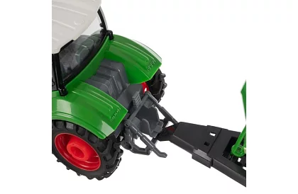 Traktor z przyczepą zdalnie sterowaną