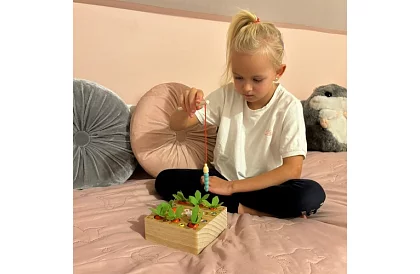 Drewniana gra edukacyjna 2w1 – magnetyczny ogródek