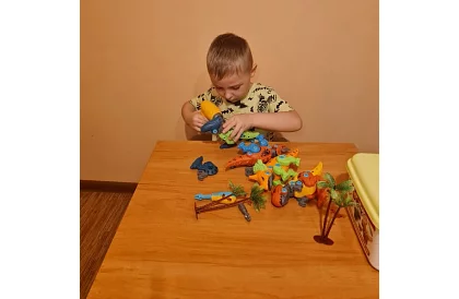 Zestaw konstrukcyjny z wkrętami – dinozaury 4 w 1