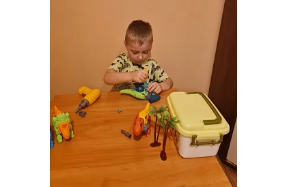 Zestaw konstrukcyjny z wkrętami – dinozaury 4 w 1