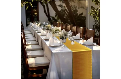 Złoty satynowy bieżnik – serweta na stół 900 × 36 cm