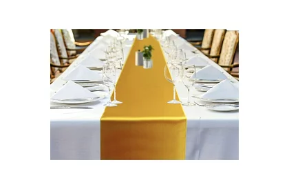 Złoty satynowy bieżnik – serweta na stół 900 × 36 cm