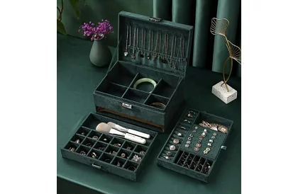 Elegancka zamszowa szkatułka na biżuterię – zielona