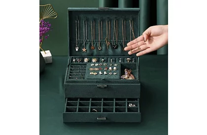 Elegancka zamszowa szkatułka na biżuterię – zielona