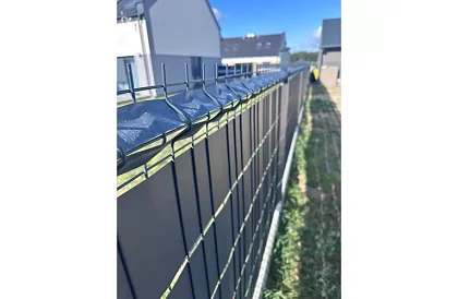 Taśma cieniująca na płot antracytowa panelowa 450 g/m2 - 4,75 cm × 35 m