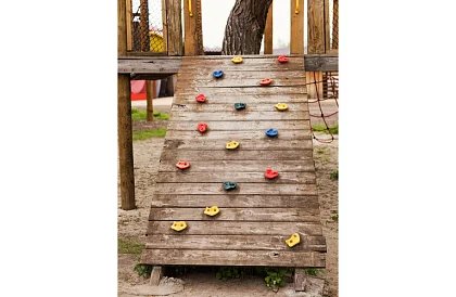 Chwyty wspinaczkowe – zestaw wspinaczkowy dla dzieci 13 kamieni + 2 uchwyty