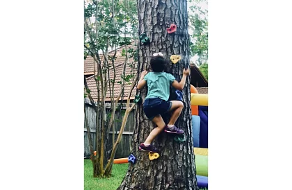 Chwyty wspinaczkowe – zestaw wspinaczkowy dla dzieci 10 kamieni + 2 uchwyty