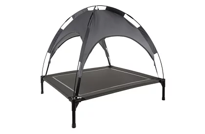 Wzniesiona kryta budka dla psów