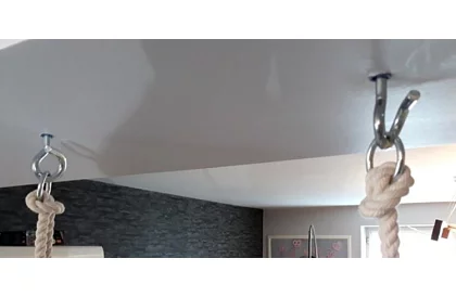 Huśtawka dziecięca wisząca – beżowy aksamit