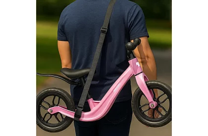 Dziecięcy lekki jeździk różowy – 12 kół + pasek na ramię