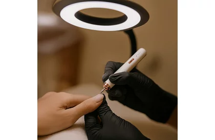 Bezprzewodowa elektryczna manicure