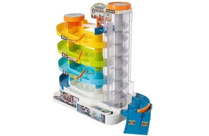 Garaż z torami i windą elektryczną