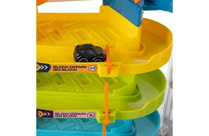 Garaż z torami i windą elektryczną