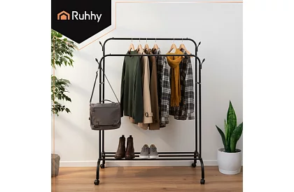 Podwójny wieszak na ubrania na kółkach