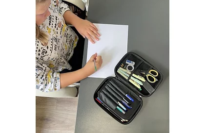 Szkolny piórnik – etui PLAY z grafiką 3D