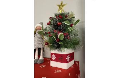 Udekorowana sztuczna choinka – 45 cm