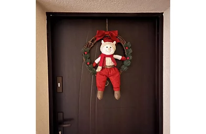 Wieniec świąteczny na drzwi ELF – 36 × 55 cm