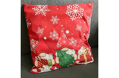 Dekoracyjna poszewka na poduszkę 45 × 45 cm – motyw skrzaty