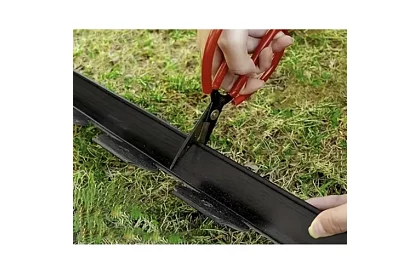 Niewidoczny krawężnik 4 cm x 10 m - Czarny brzeg ogrodowy + 20 kołków