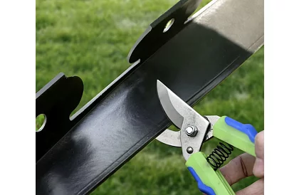 Niewidoczny krawężnik 6 cm x 10 m - Czarny brzeg ogrodowy + 20 kołków