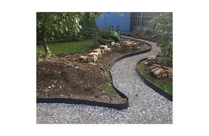 Niewidoczny krawężnik 6 cm x 10 m - Czarny brzeg ogrodowy + 20 kołków