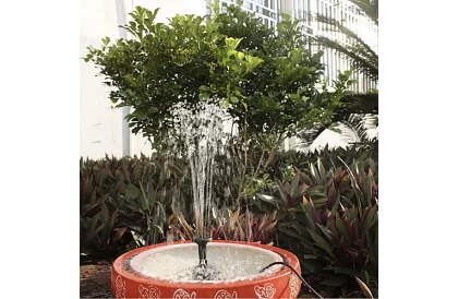 Fontanna solarna do stawu – ogrodowa pompa filtrująca