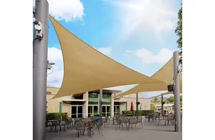 Zasłona przeciwsłoneczna trójkąt 4 × 4 × 4 m – Beżowa