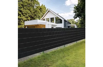 Taśma zaciemniająca na płot czarna – panelowa 450 g/m2 + klipsy