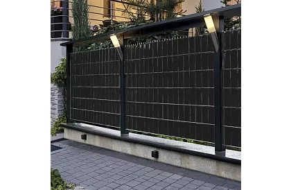 Taśma zaciemniająca na płot czarna – panelowa 450 g/m2 + klipsy