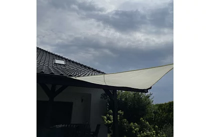 Strefa przeciwsłoneczna trójkąt 3 × 3 × 3 m – beżowa