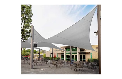 Strefa przeciwsłoneczna trójkąt 4 × 4 × 4 m – szara