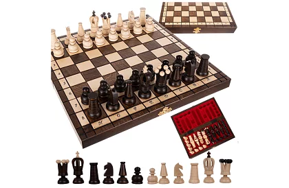 Drewniane szachy z grabu – elegancka klasyka w walizce