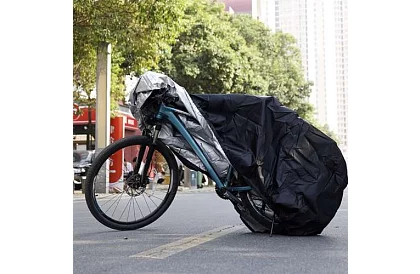 Plachta na motorku i rower – uniwersalna osłona ochronna