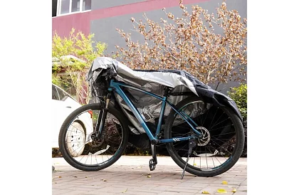 Plachta na motorku i rower – uniwersalna osłona ochronna