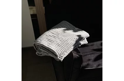 Koc 160 × 200 cm – szary, mikrofibra, jakość premium
