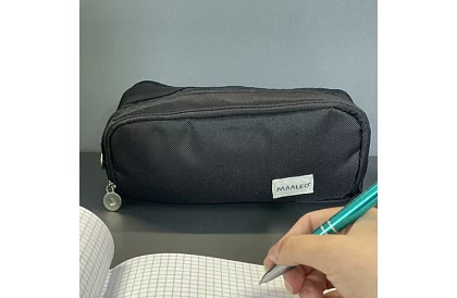 Etui szkolne – czarny trójkomorowy piórnik