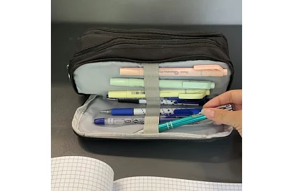 Etui szkolne – czarny trójkomorowy piórnik