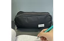 Etui szkolne – czarny trójkomorowy piórnik