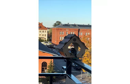 Drewniana budka dla ptaków do montażu i malowania