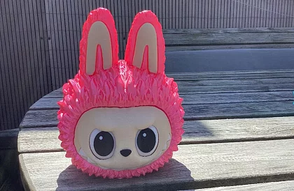 Skarbonka Labubu – wielokrotnego opróżniania, z ruchomymi oczami